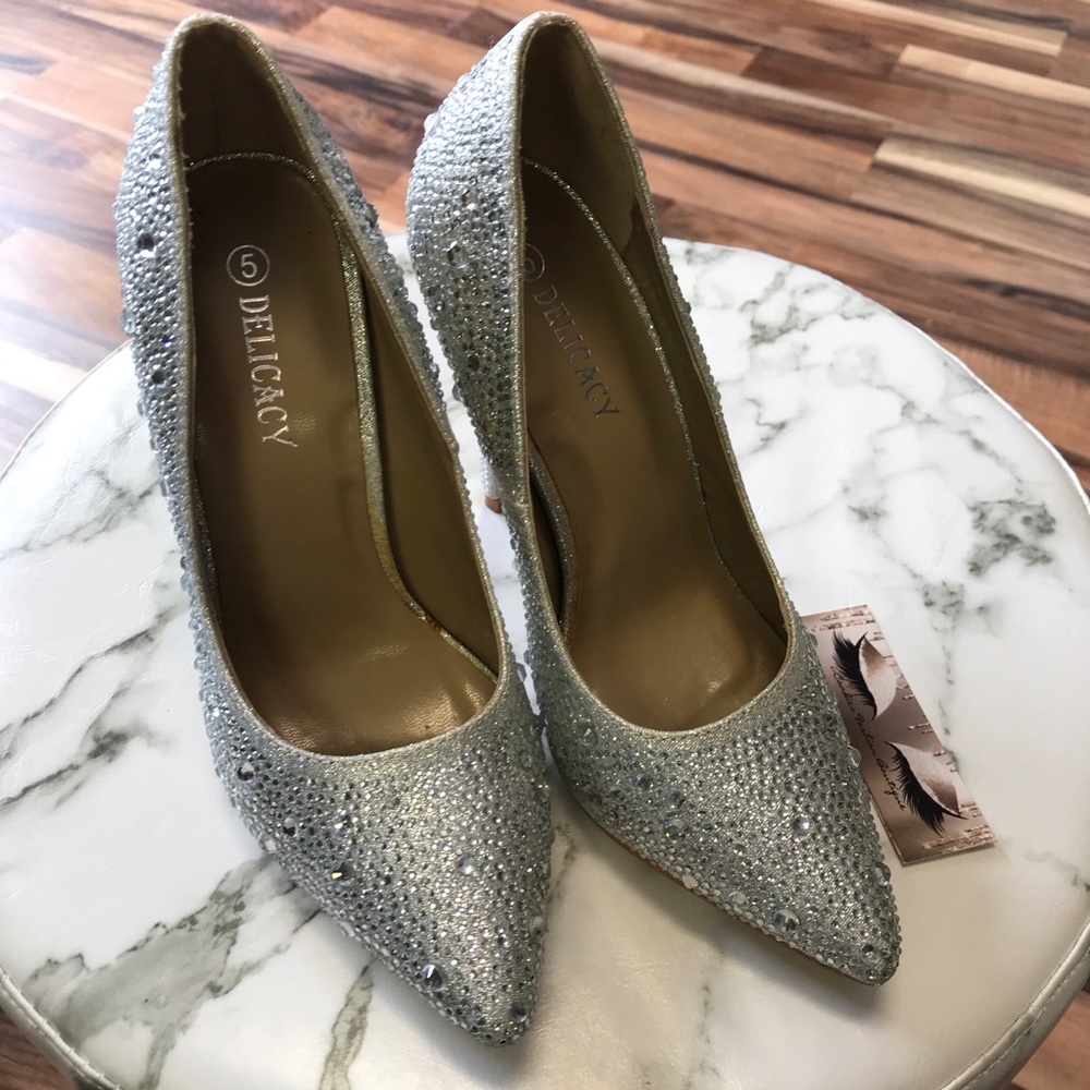 ‼️ Silver Diamond Pointed Toe Pumps Heels - Picture 8 of 8